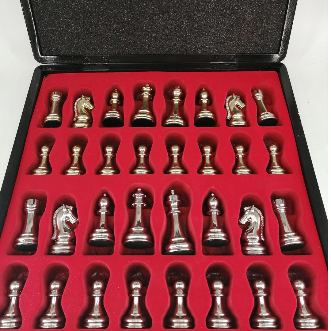 Klasik%20Altın%20Gümüş%20Renk%20Satranç%20Taşları%20ve%2036x36cm%20Ahşap%20Satranç%20Kutusu