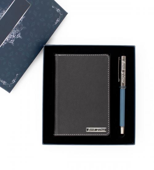 Kutuda Kişiselleştirilebilir Defter ve Mavi Kalem