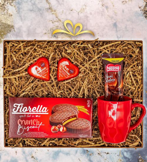 Kırmızı Kupa & Sıcak Çikolata & İkili Kalpli Çikolata & Fiorella Crunch Biscuit