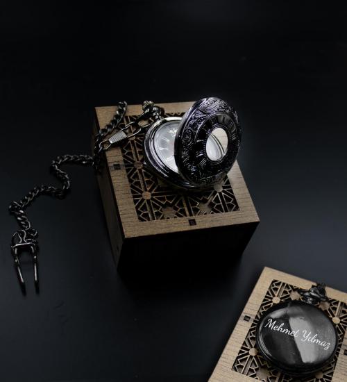 Kişiye Özel Siyah Saat Tasarımlı Köstekli Cep Saati