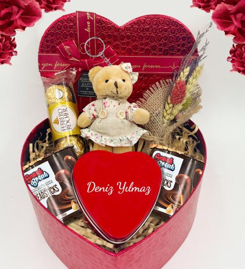 Kalp Kutuda Ayıcıklı Anahtarlık,Nutella,Çikolata,Kuru Çiçek & Mum Hediye Seti